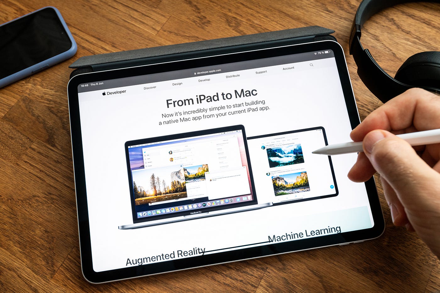 How to Set the Background Color in SwiftUI